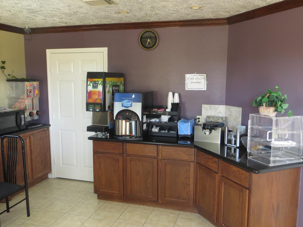 Americas Best Value Inn & Suites Hempstead Εξωτερικό φωτογραφία