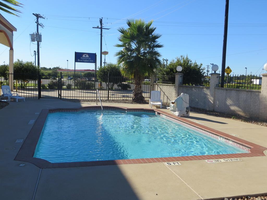Americas Best Value Inn & Suites Hempstead Εξωτερικό φωτογραφία