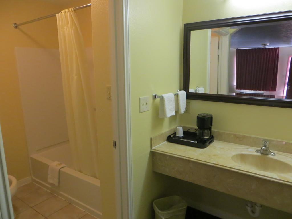 Americas Best Value Inn & Suites Hempstead Δωμάτιο φωτογραφία