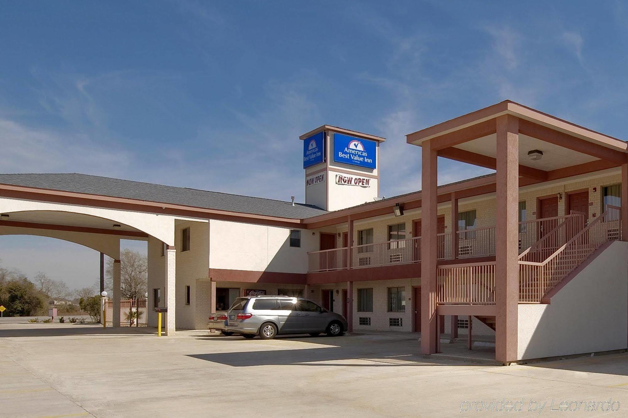 Americas Best Value Inn & Suites Hempstead Εξωτερικό φωτογραφία
