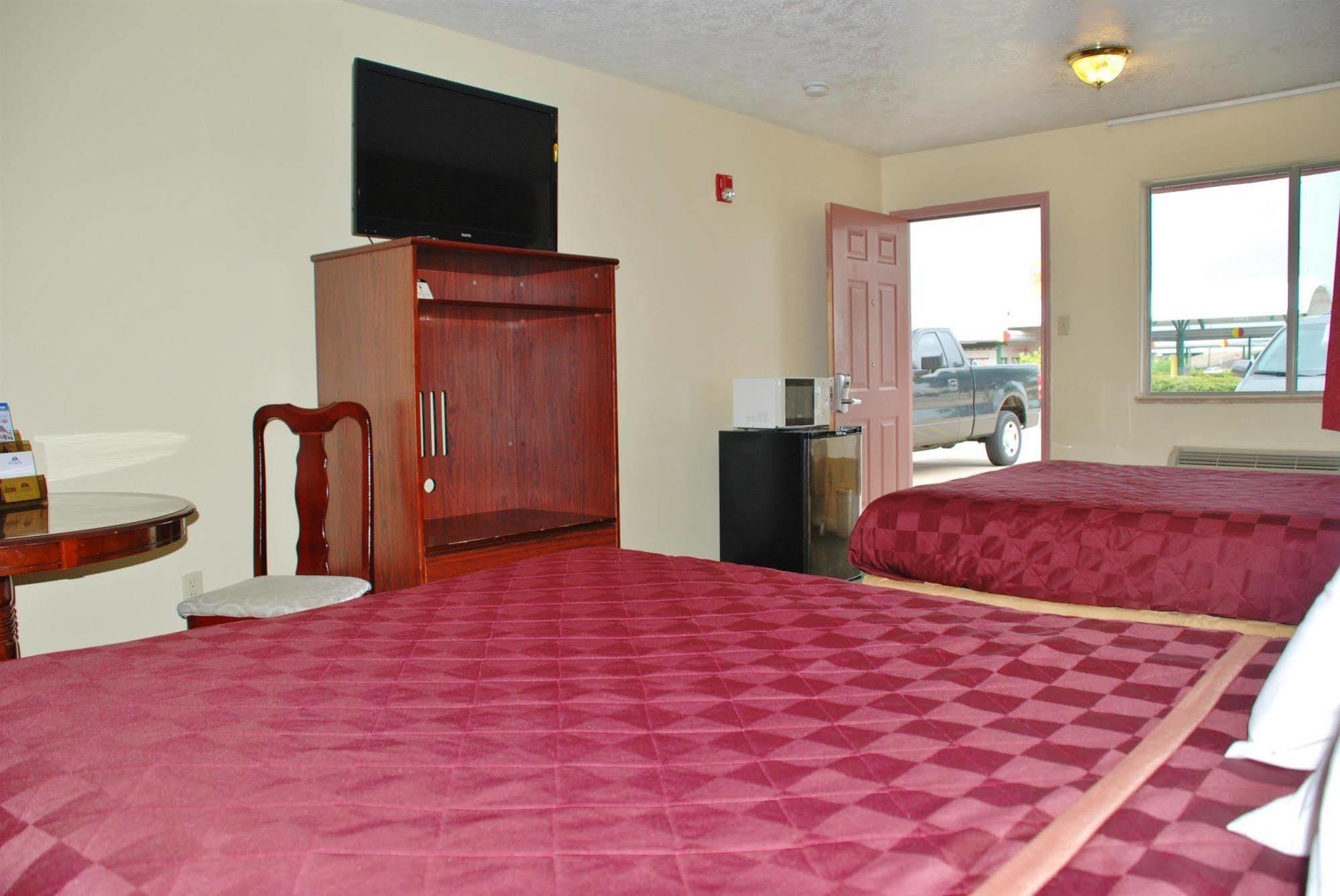 Americas Best Value Inn & Suites Hempstead Εξωτερικό φωτογραφία