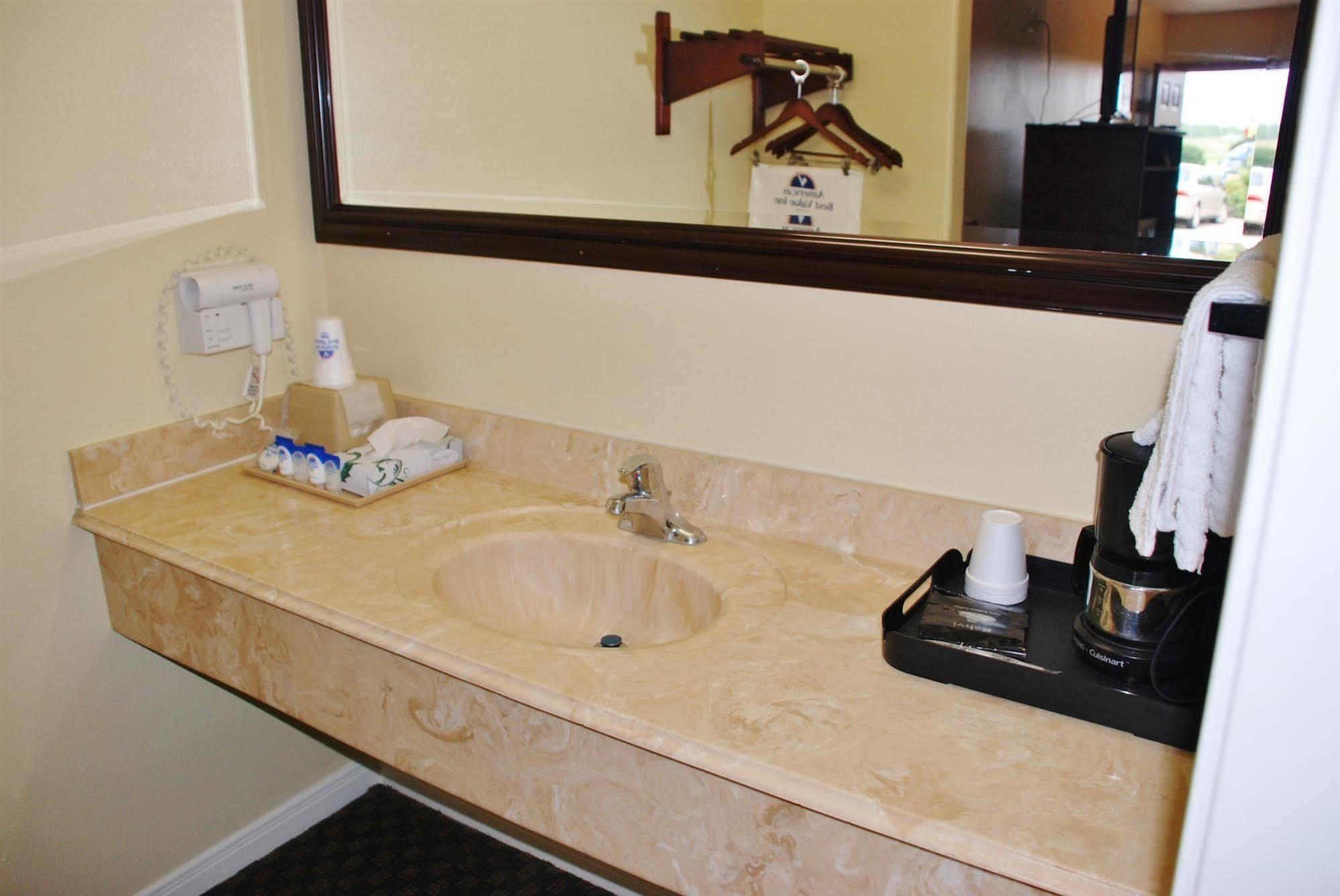 Americas Best Value Inn & Suites Hempstead Εξωτερικό φωτογραφία
