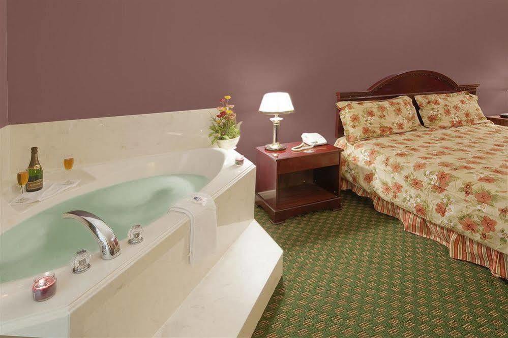 Americas Best Value Inn & Suites Hempstead Εξωτερικό φωτογραφία